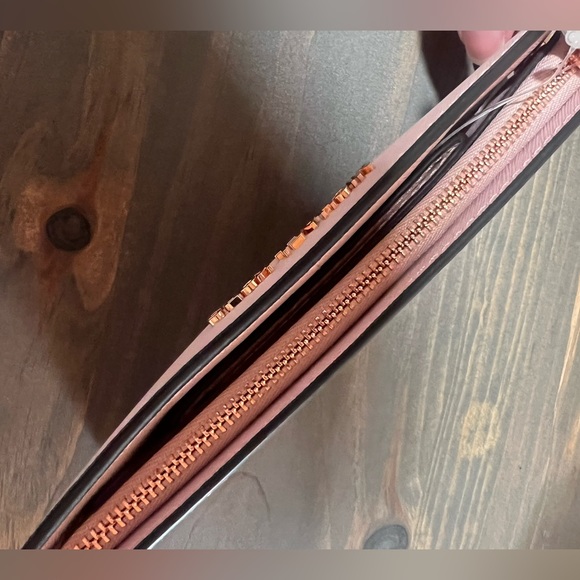 ✨🏷️SALE✨NWT Michael Kors Jet Set Lg Carryall Bifold Wallet w/ Card Case, Blossom - Picture 4 of 12